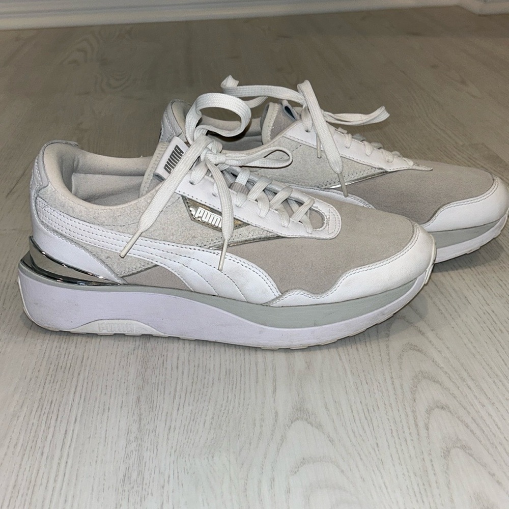 Retro style leather and suede sneakers